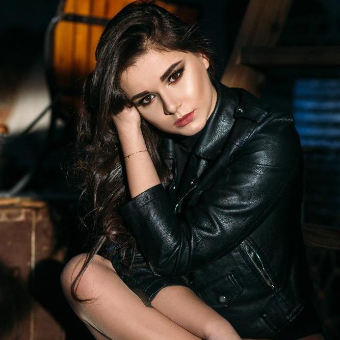 Elena  Reynolds